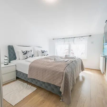 Tri Kralja 1 * Banja Koviljaca